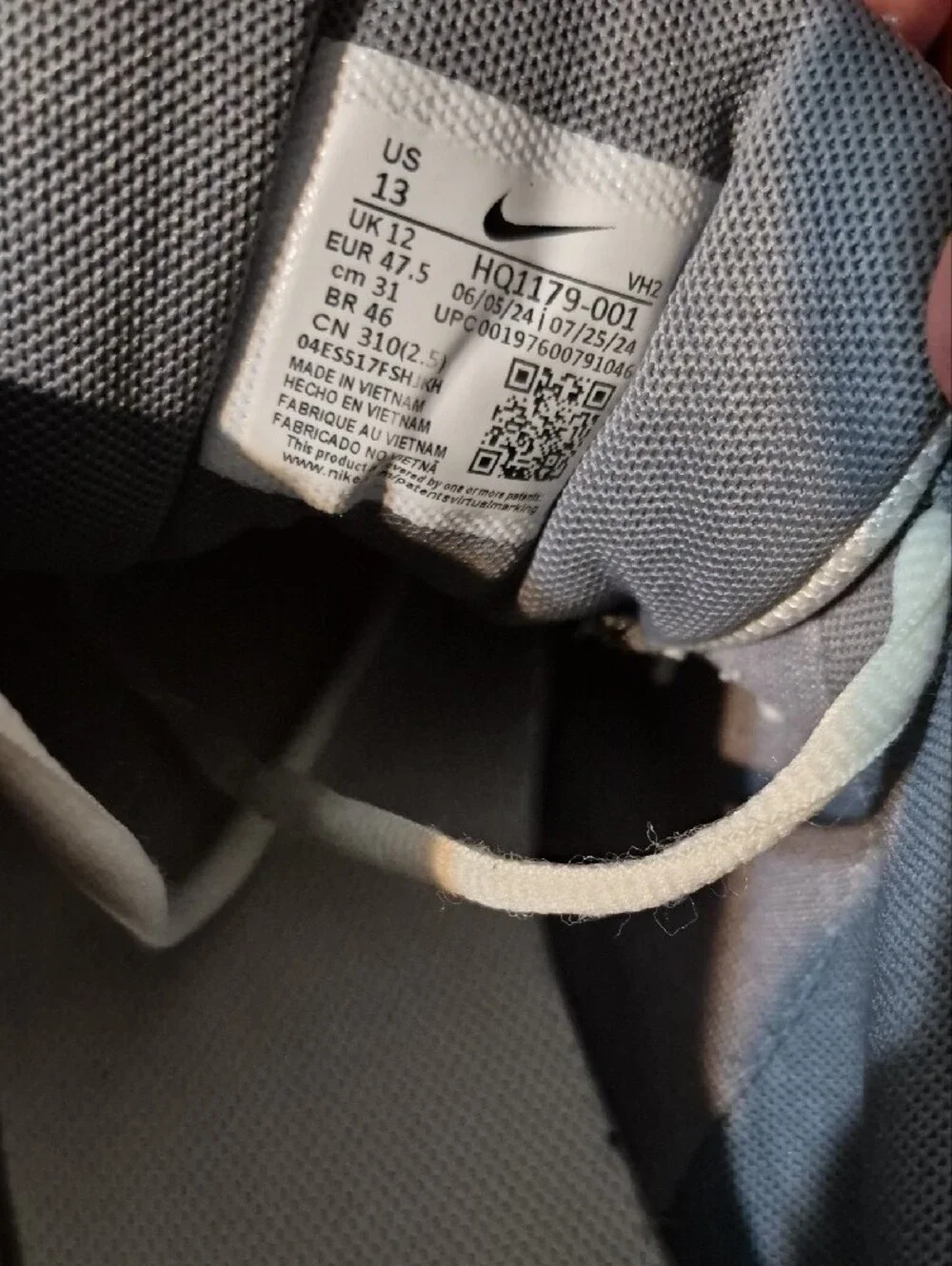 Nike Men’s Silver and Gray Athletic Running Sneakers